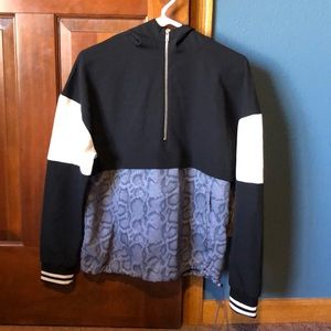 NWT - Hoodie Pullover - XS